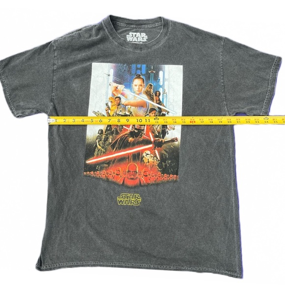 ⭐️ Star Wars: The Rise of Skywalker T-Shirt | Men’s Size Medium/Large | Black - Picture 6 of 7